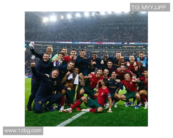 当足球球星开始训练场欢乐不断笑声盖过哨声